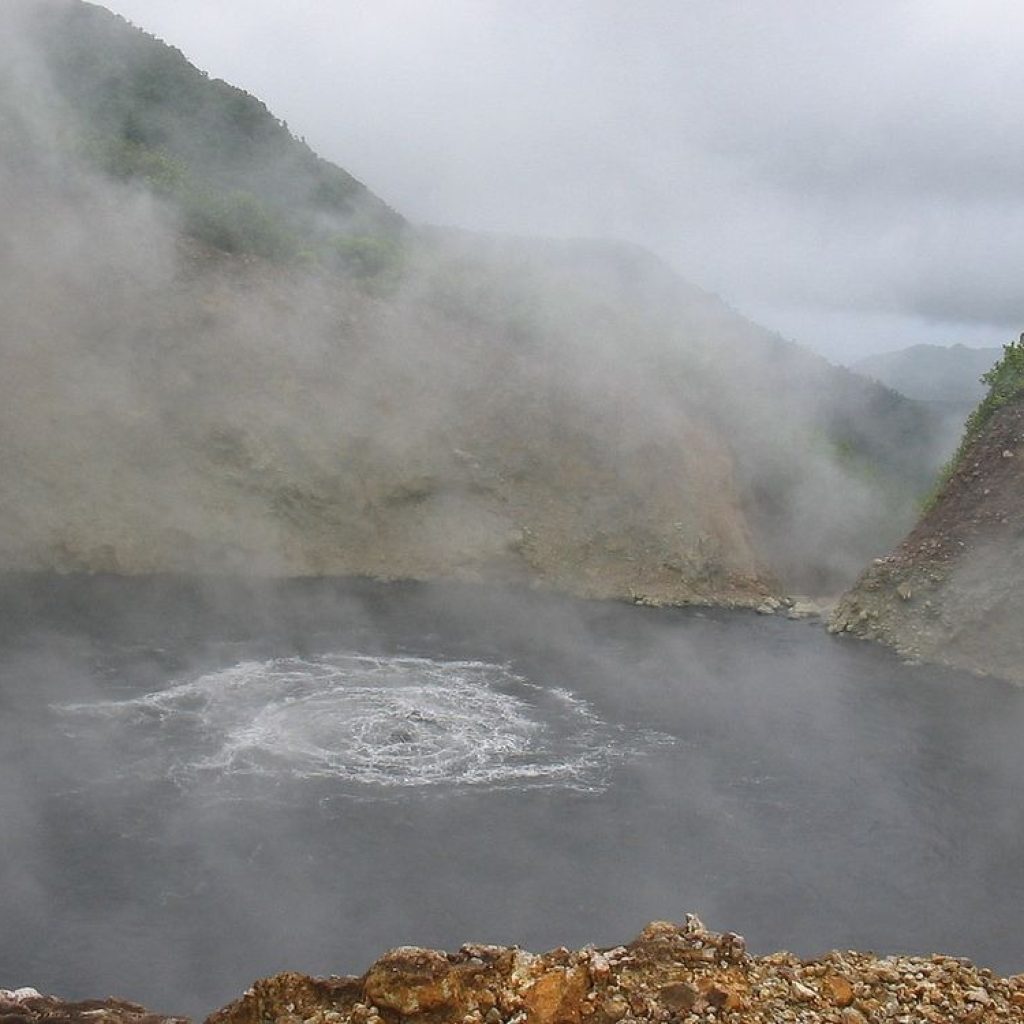 boiling-lake-dominica-16.jpg