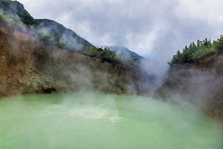 boiling-lake-dominica.jpg