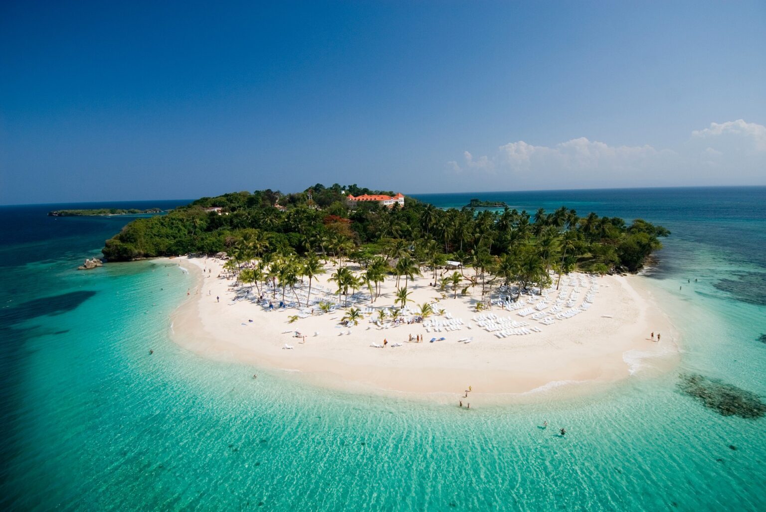 Dominican Republic Travel Guide:  Discover the Enchanting Charm of Tiny Islands