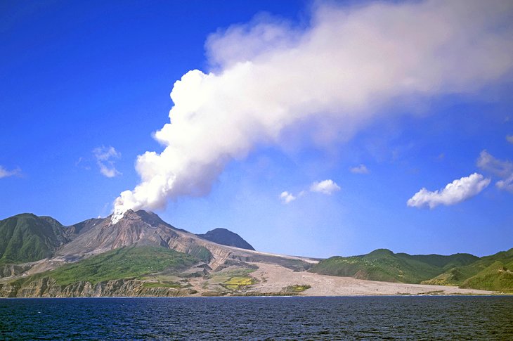 montserrat-soufriere-hills-volcano.jpg