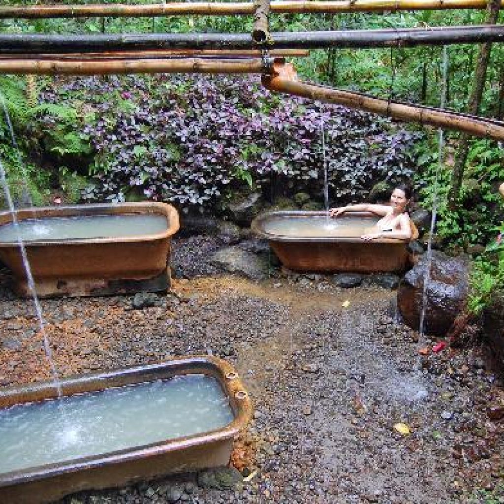 ti-kwen-glo-cho-hot-springs.jpg