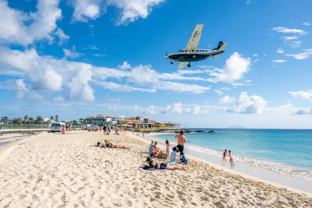 Trip Search Result 23 55o Maho Beach with people relaxing and small plane landing 2024 05 10at17h05m48s KipNYWhvIEJlYWNoIHdpdGggcGVvcGxlIHJlbGF4aW5nIGFuZCBzbWFsbCBwbGFuZSBsYW5kaW5nb 64