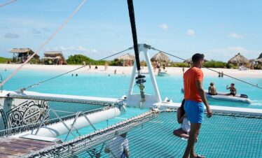 Klein Curacao Day Trip with Premium Open Bar and BBQ-Lunch