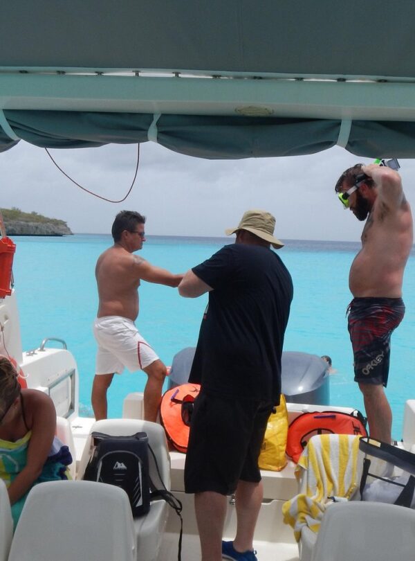 Blue Room and Beach Tour Curacao by Speedboat