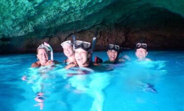Blue Room and Beach Tour Curacao by Speedboat