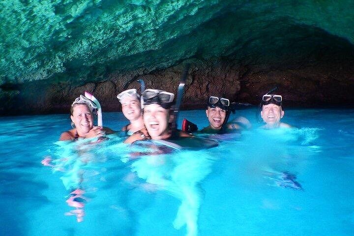Blue Room and Beach Tour Curacao by Speedboat